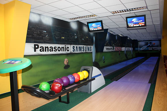Bowling bar
