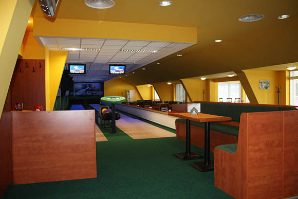 Bowling bar